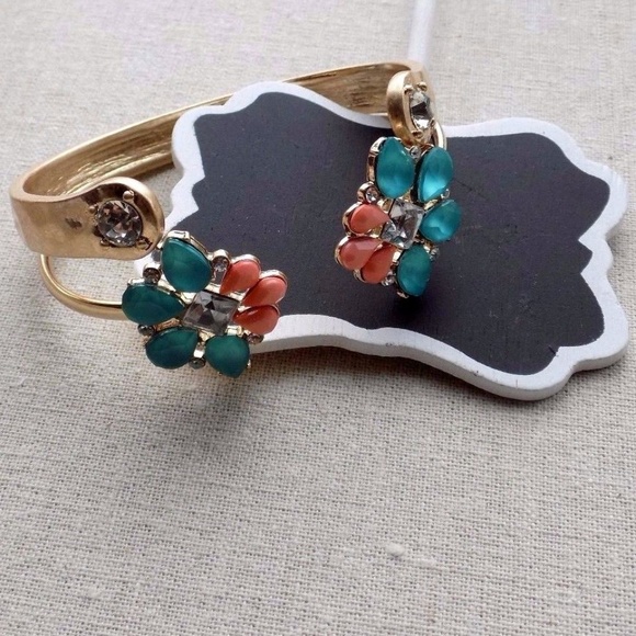 Set of Two Cuff Bracelets Jewelry - Picture 2 of 2